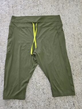 Victoria's Secret Pink XXL Olive Green Active Capri Leggings with Neon